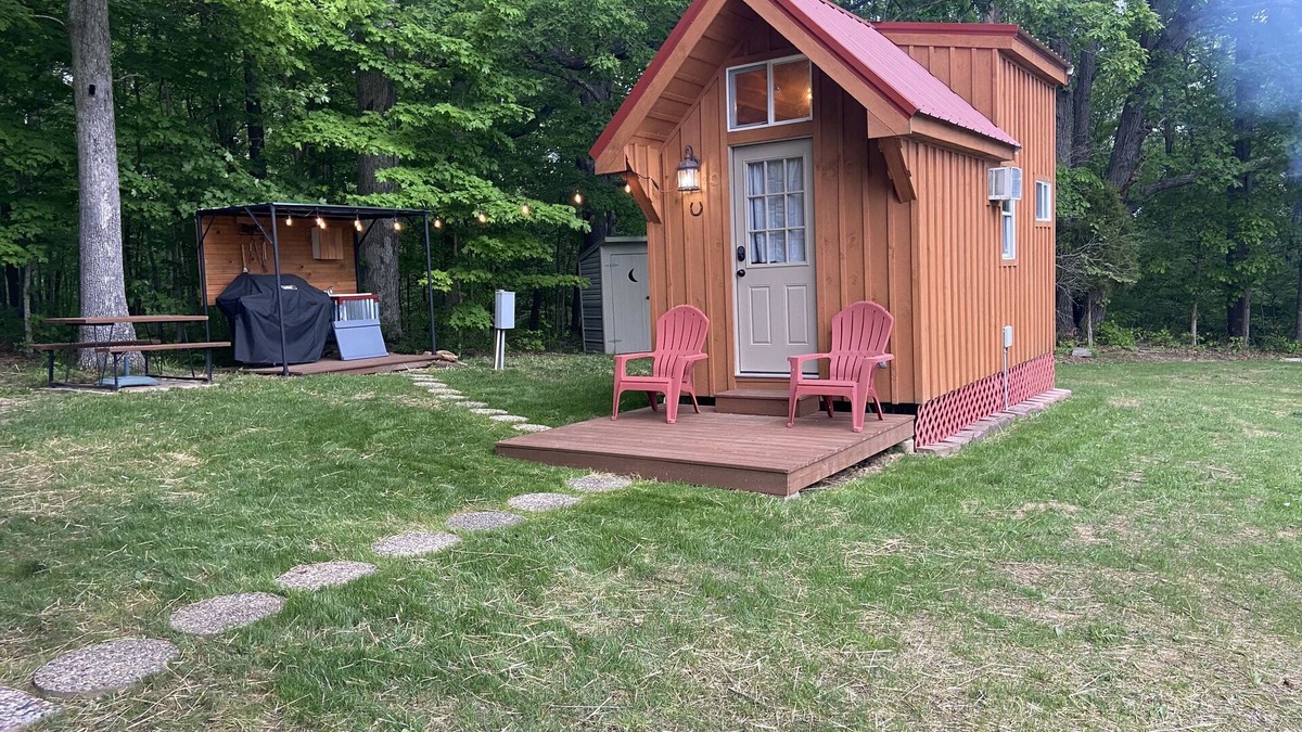 French Lick Cabin | TINY CABIN 5 STAR Clean- French Lick, IN -Private with VIEWS! Best Deal!