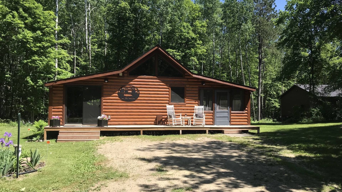 Longville Cabin | Tiny Cabin On Private 5 Acre Wooded Lot w/in 1.5 miles of WOMAN LAKE