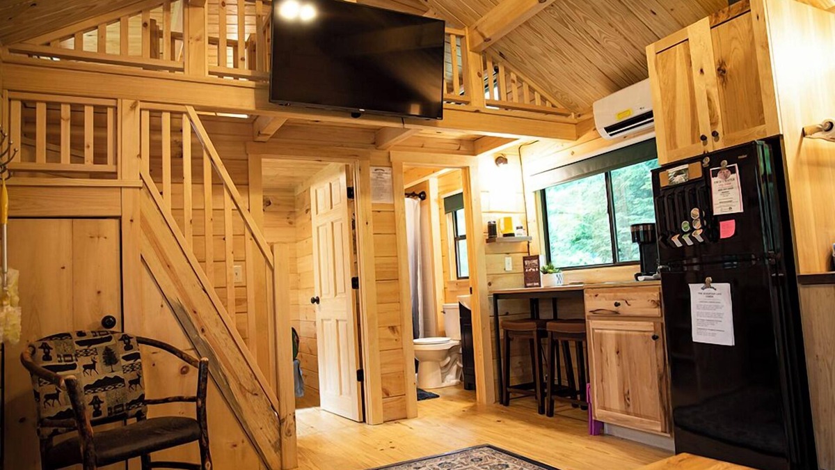 Bath Cabin | Tiny Cabin Ready for Adventure!
