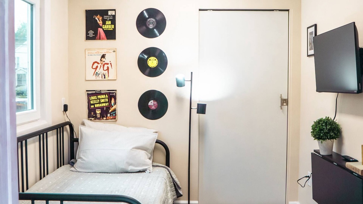 Warminster Apartment | Tiny clean & simple hotel style room