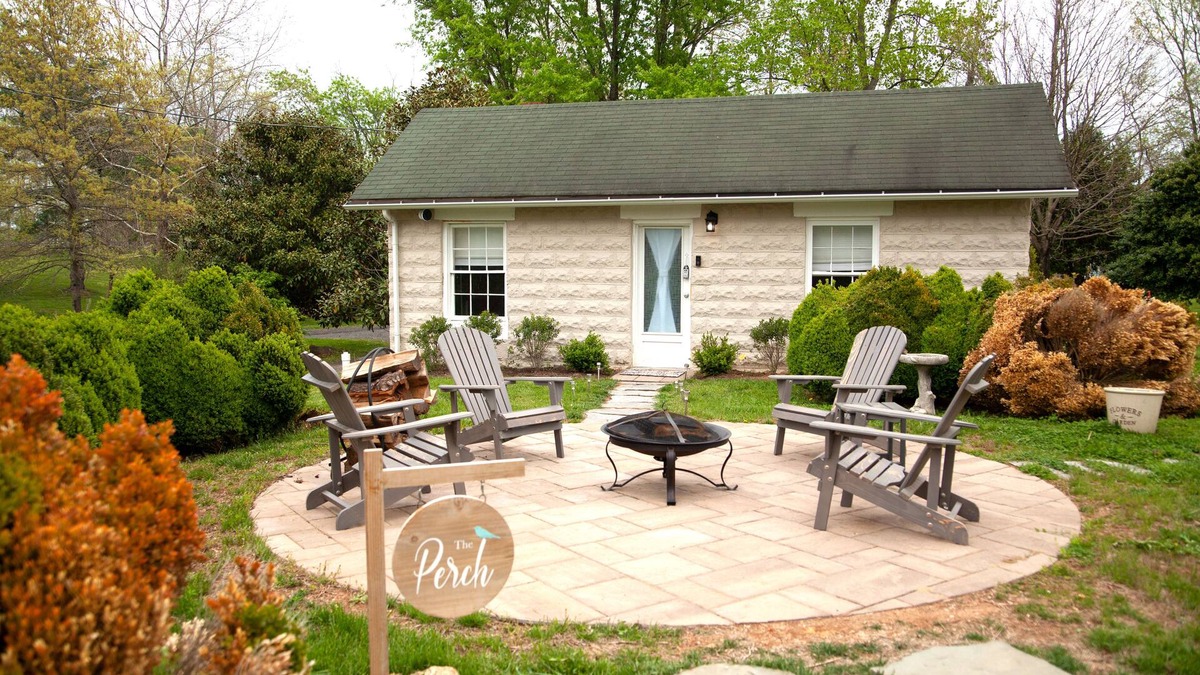 Blue Ridge Cottage | Tiny Cottage in a 1700s Historic Quaker Farm in Virginia Wine Country-Farm Stay