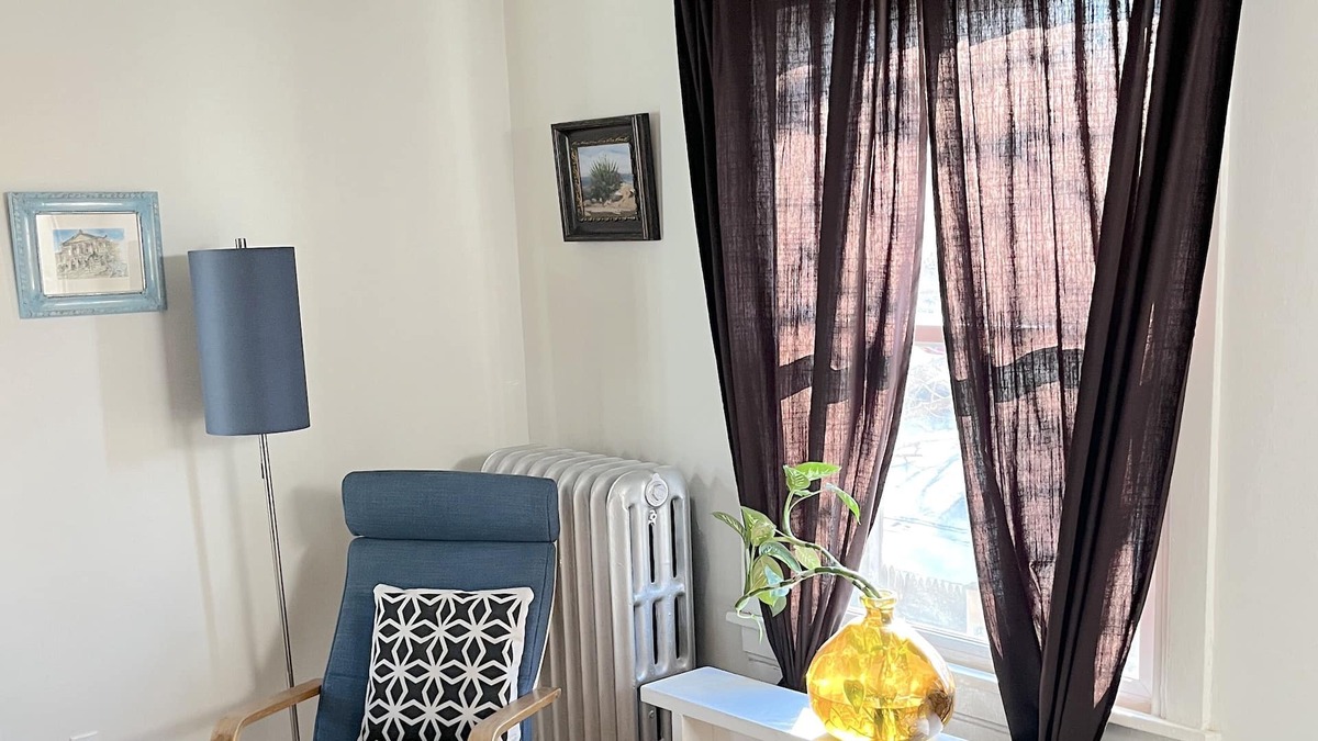 Evanston Cottage | Tiny Cottage in West Village Arts District