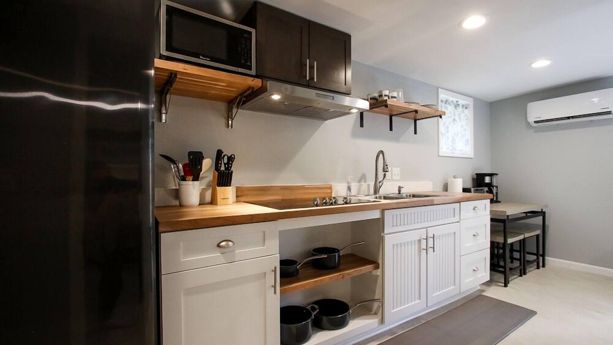 Midtown Cottage | Tiny Cottage, Live with Pets in Central Savannah