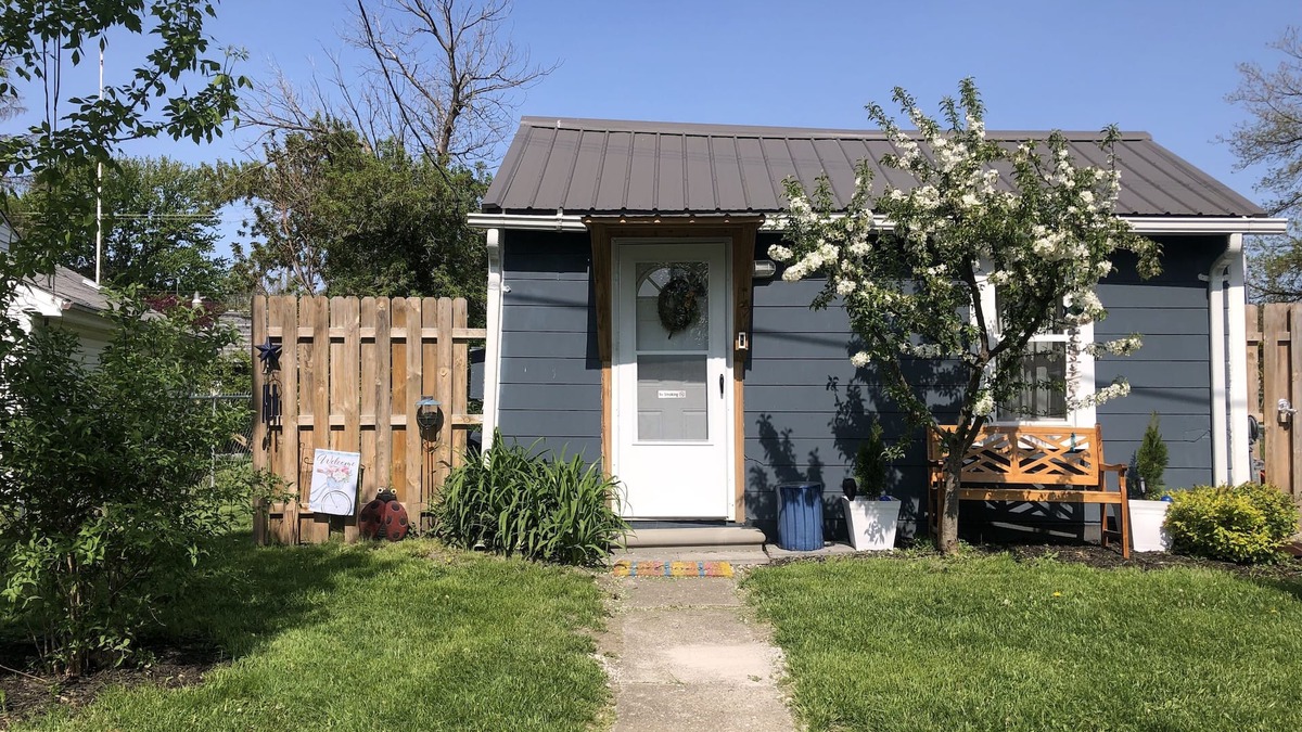 Marine City Cottage | Tiny cottage on the river