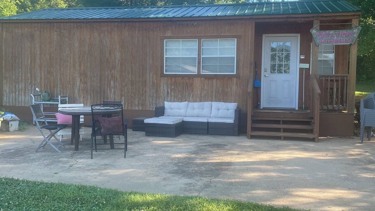 Bakersfield House | Tiny Cozy Home in Missouri