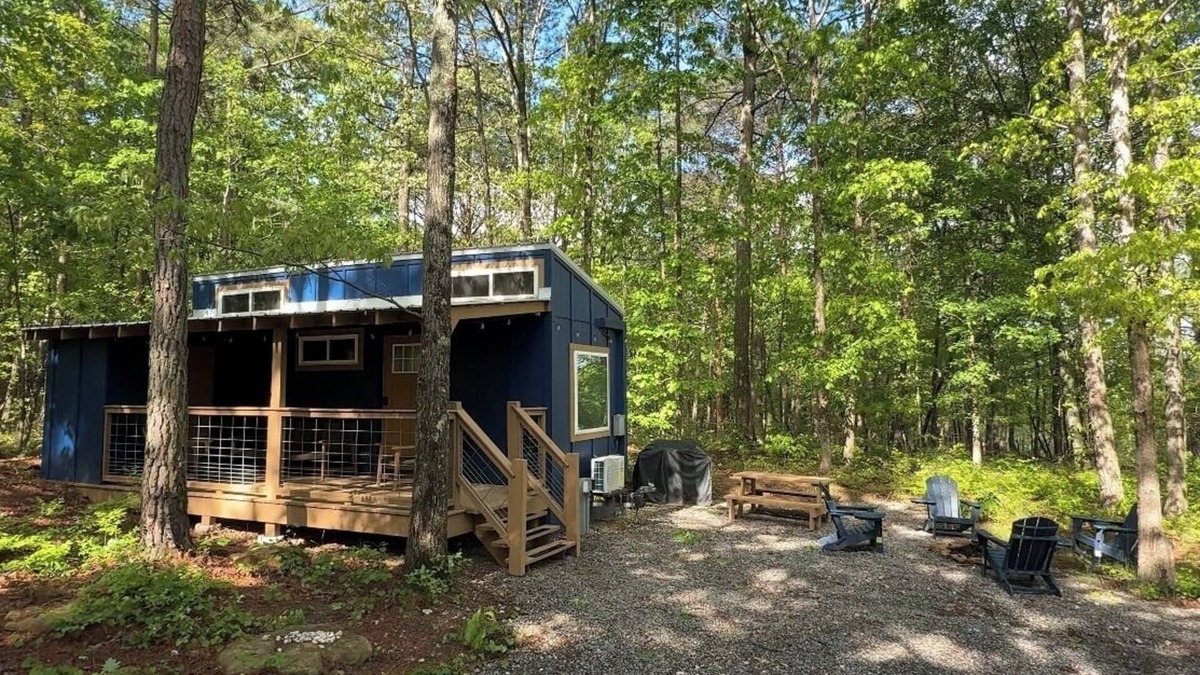 Mentone Cabin | Tiny Cub House | Mentone | 1.7 Acres | Fast Wi-Fi | Dog Friendly | BBQ | FirePit