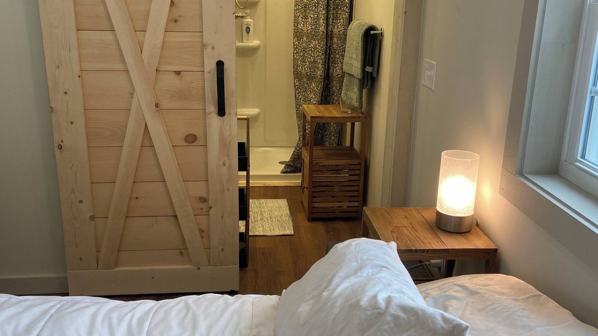 South End Cabin | Tiny detached bunky in heart of south end arts district