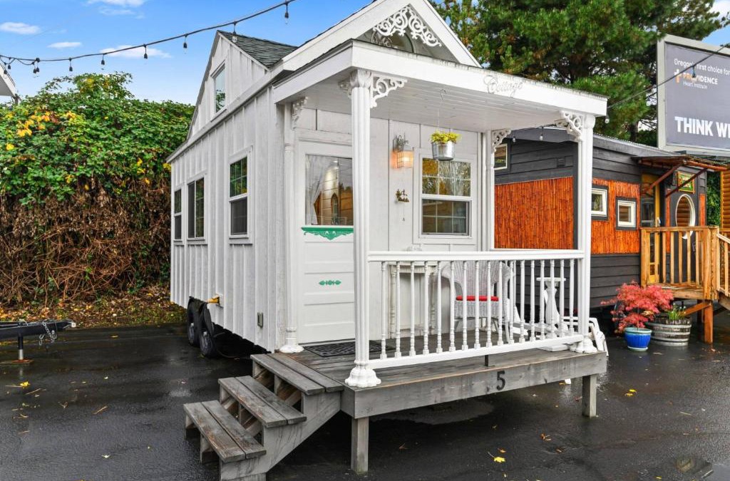 Kerns House | Tiny Digs Cottage House
