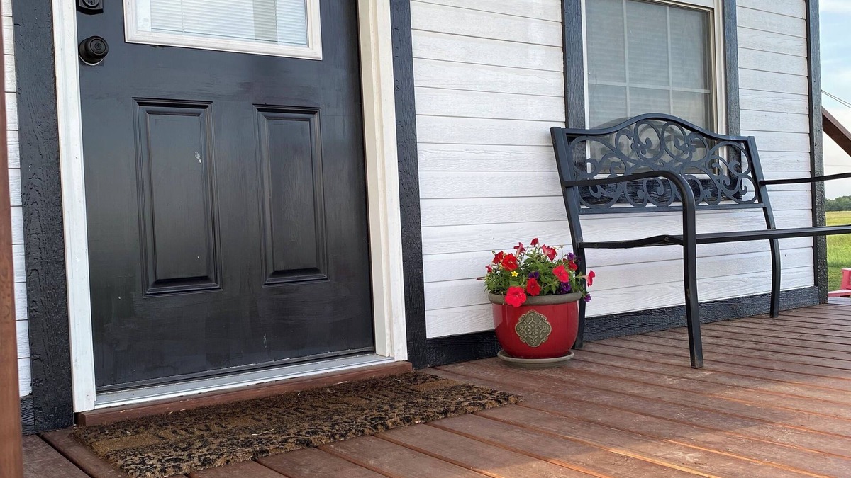Albany House | Tiny Farm home on 225 acres. 28 miles from Durant Casino & resort. Pet friendly!