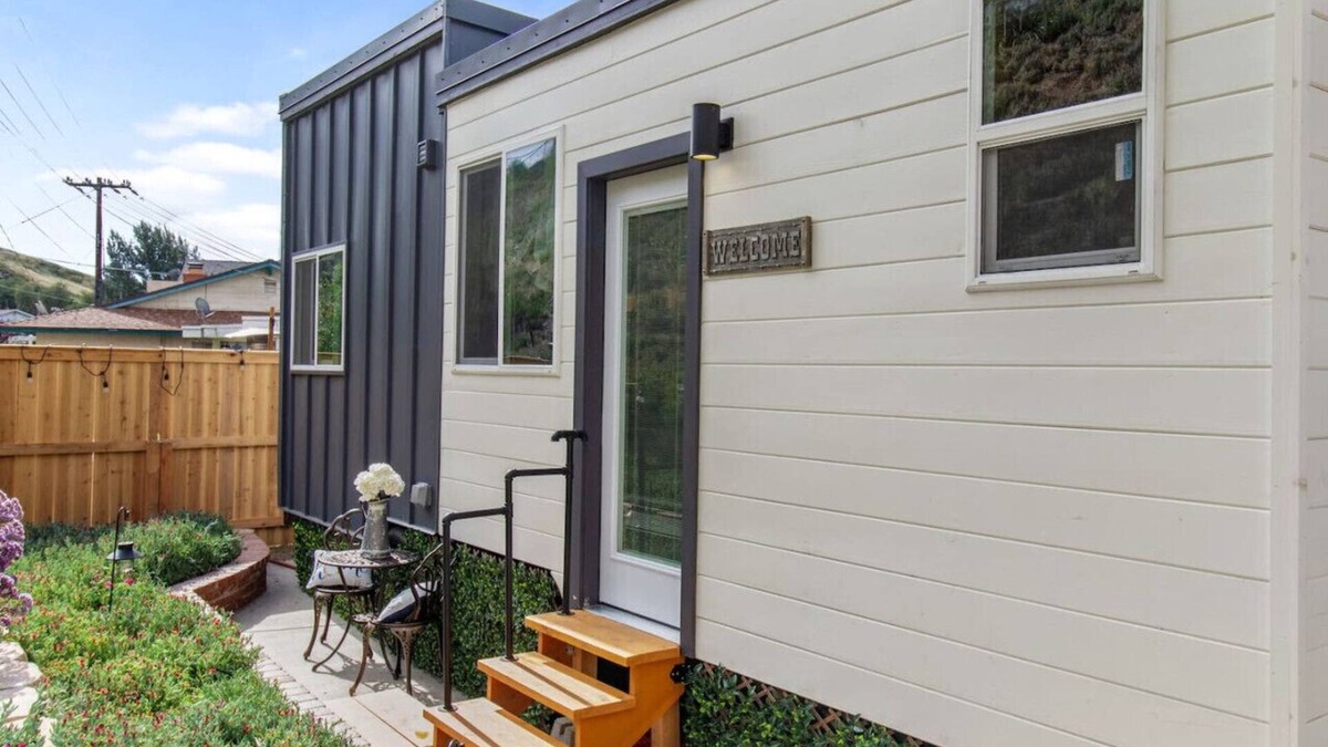 Canyon Country House | Tiny Farmhouse on Wheels! No Pet Fee!