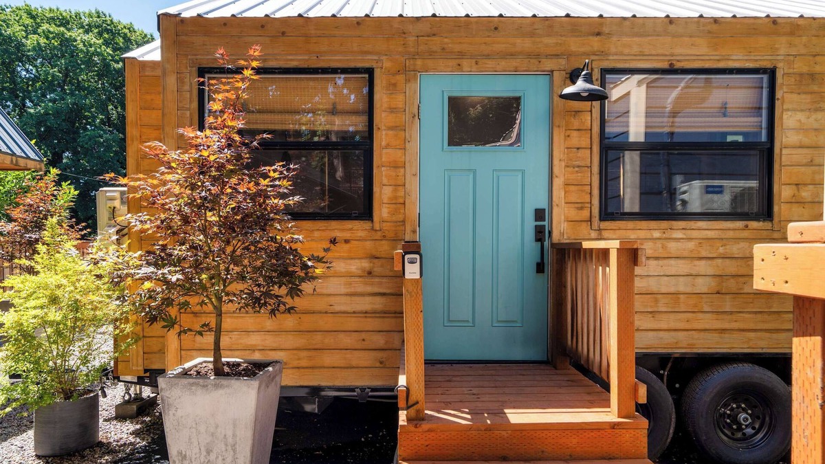 Hosford-Abernethy Apartment | Tiny Farmhouse - Walk to Local Shops & Restaurants