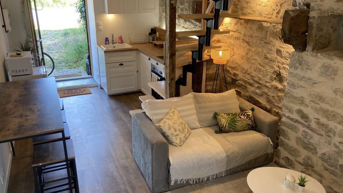 Neant-sur-Yvel House | Tiny Gîte Rénové en Lisière de Brocéliande
