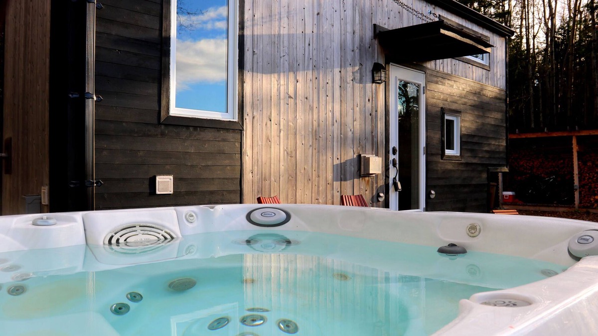Saint-Simon Ski Chalet | Tiny House, Entre mer et Montagne with hot tube and acces St-Laurence river