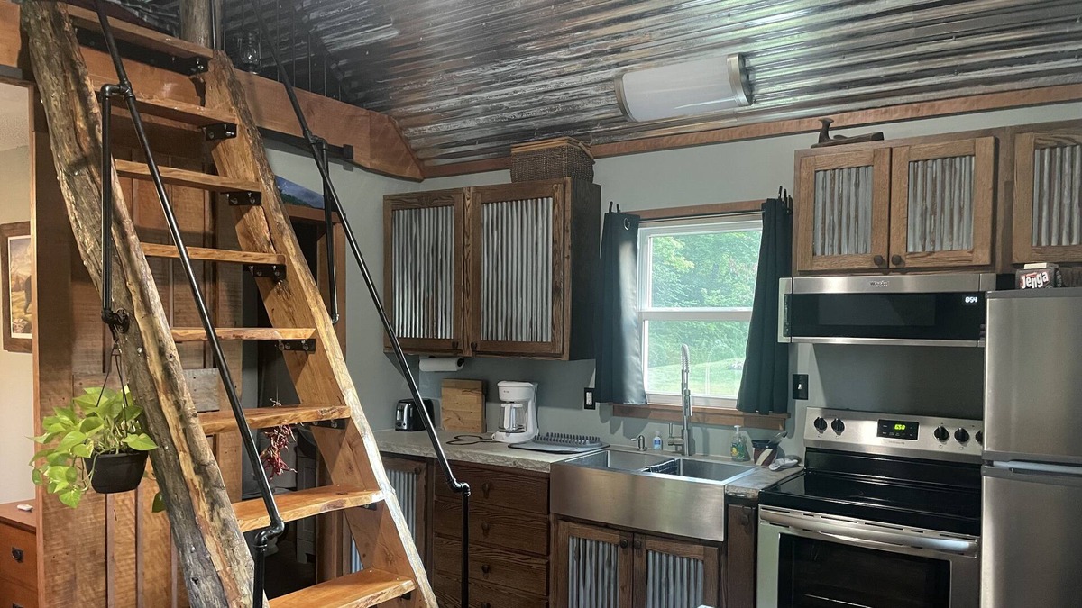 Elkins Cabin | Tiny home / cabin on the waters of Isner Creek