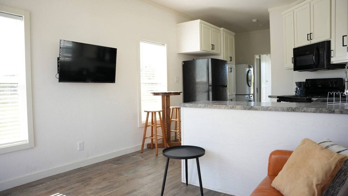 Wyldwood House | Tiny Home Experience - Ideal for Solo Travelers, Couples, or Small Groups! π‘β¨