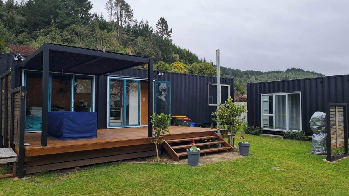 Rototai House | Tiny Home Getaway - a lake retreat