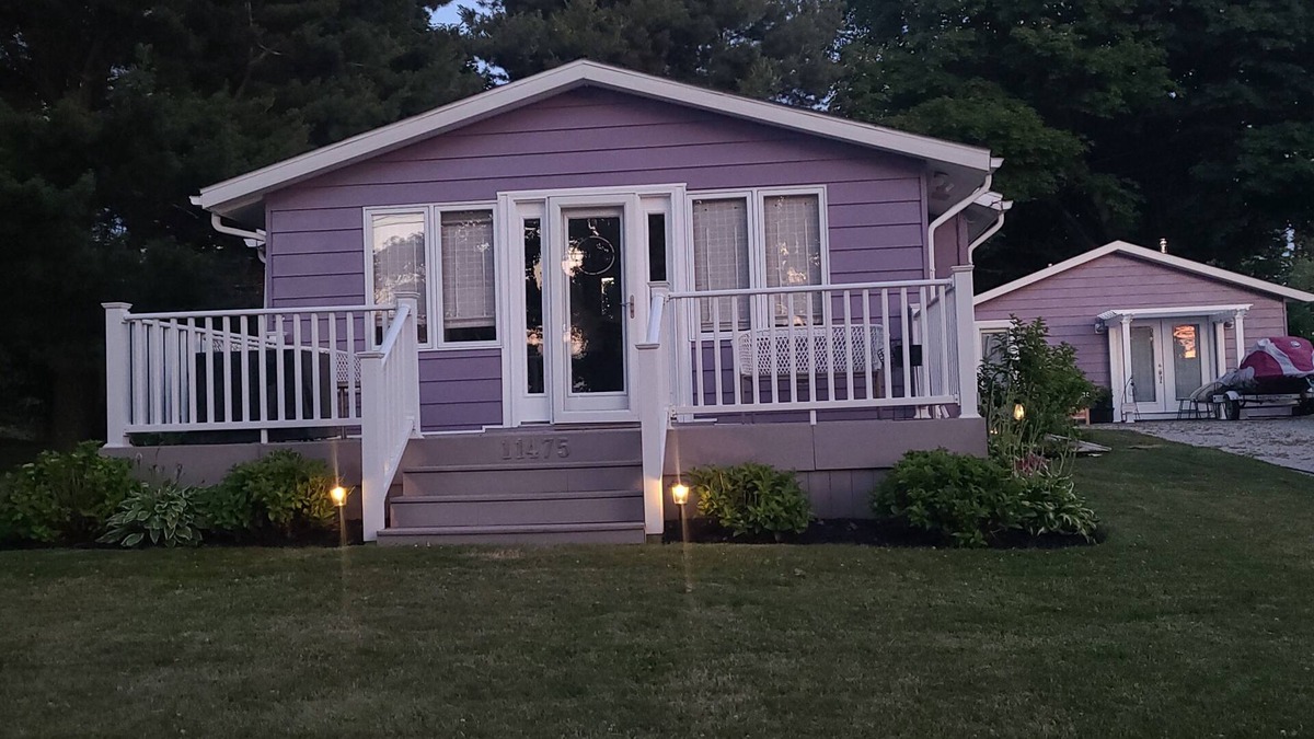 North East Cottage | Tiny Home Guest House - just steps to Lake Erie
