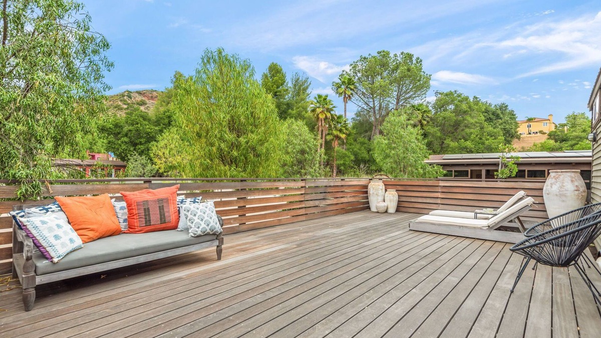 Agoura Hills House | Tiny Home Haven in Malibu- 2 Bedroom and 1 bathroom!