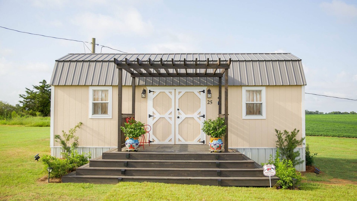 Slocomb Cottage | Tiny Home in the country