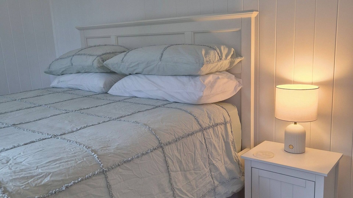 Kuranda Apartment | Tiny home in the rainforest. Relax with the Wallabies and abundant birdlife,