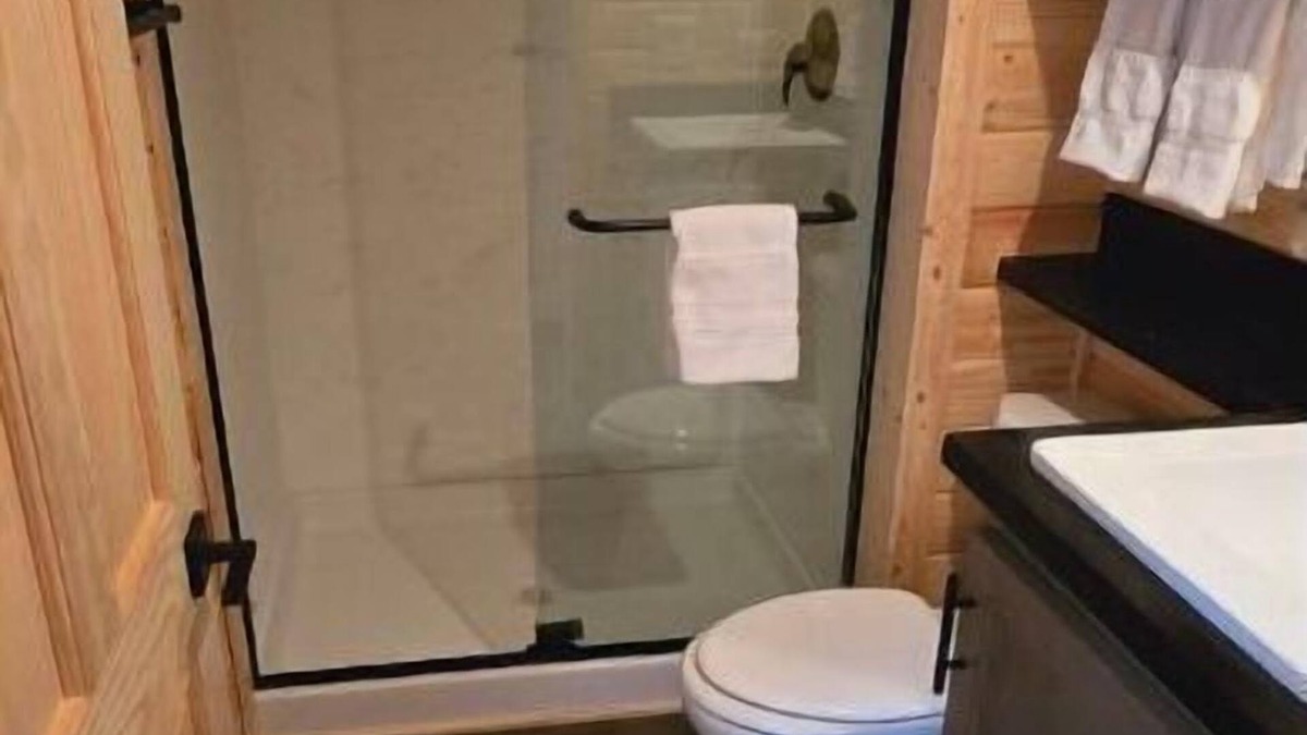 Page Cabin | Tiny Home King Room #12A
