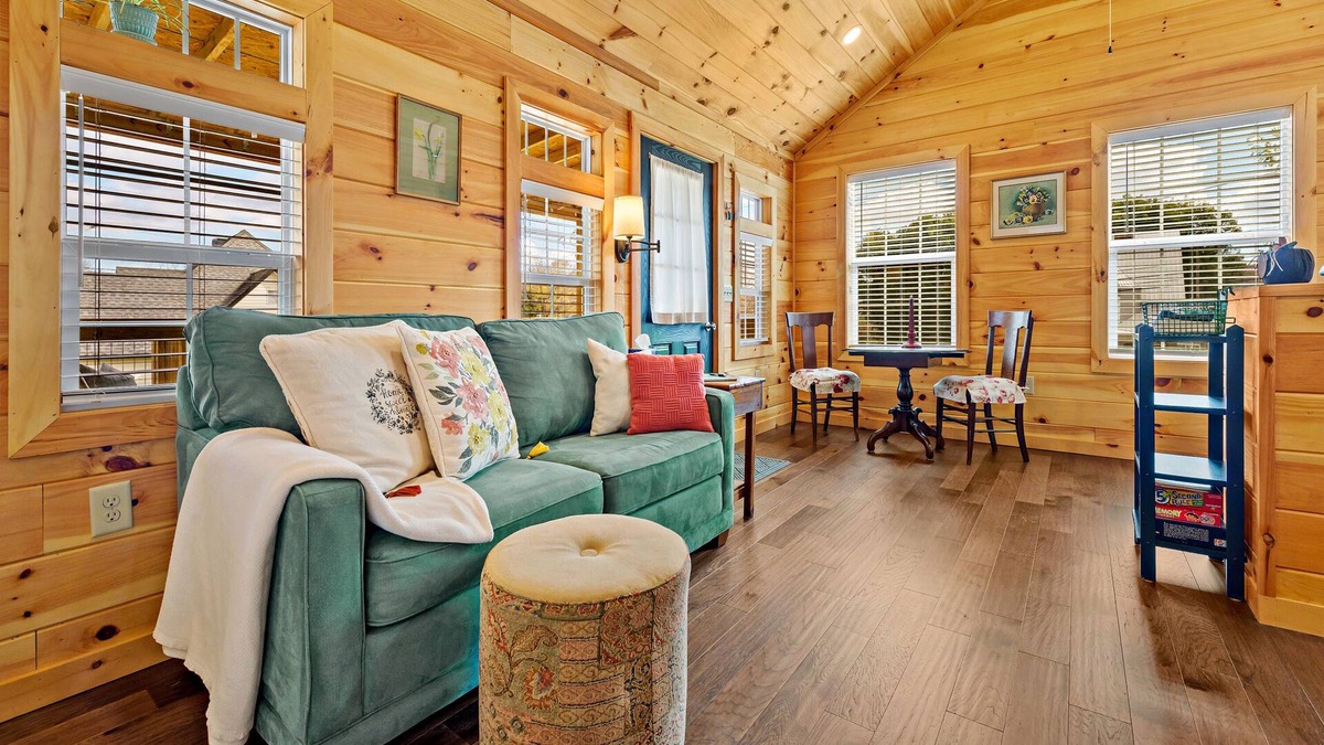 Old Fort House | Tiny Home-Mary Ida's Place - walkable location