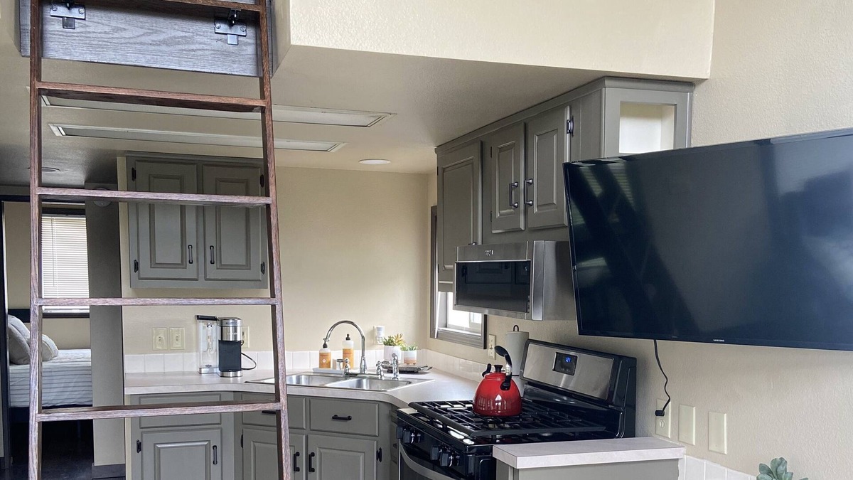 Hope House | Tiny Home Near Lake Pend Orielle- Cute and Cozy!