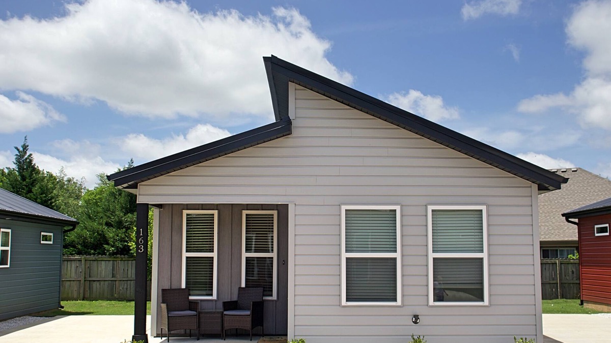 Centerton House | Tiny Home near MTB Trails, Wal-Mart HQ, Sleeps 6+