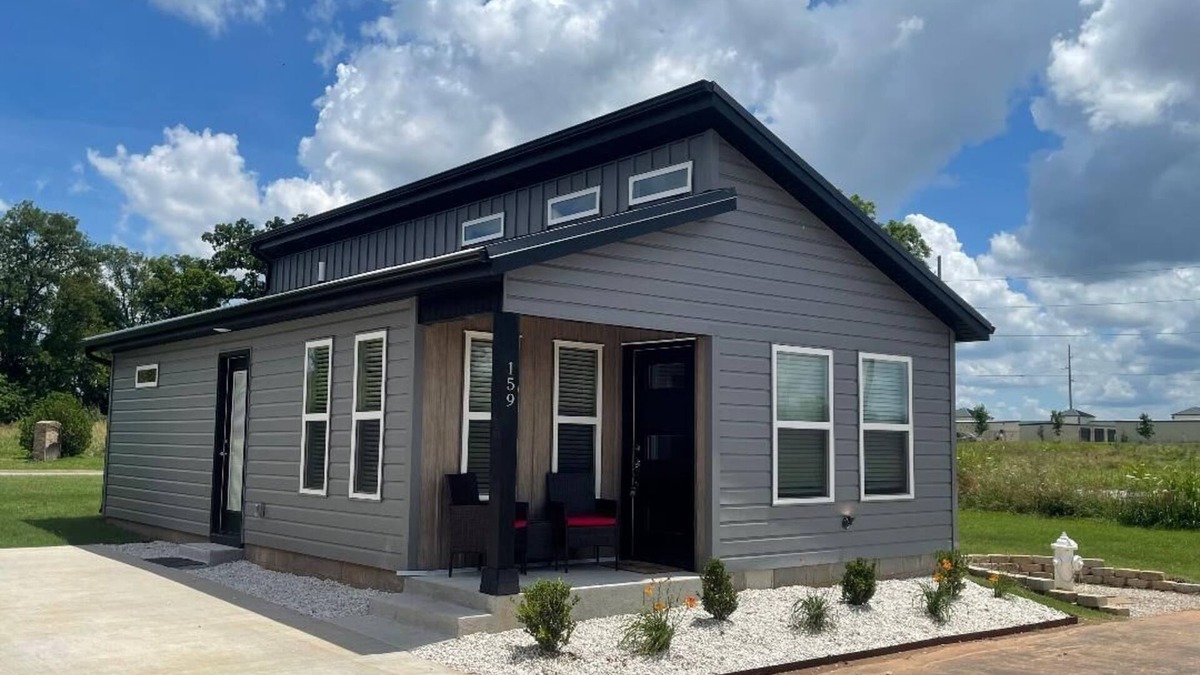 Centerton House | Tiny Home near MTB Trails, Wal-Mart HQ, Sleeps 6