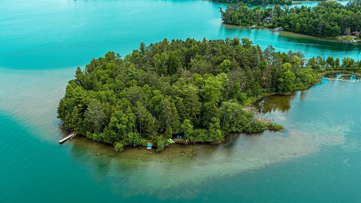 Deer River House | Tiny-home on the beautiful waters of Deer Lake!