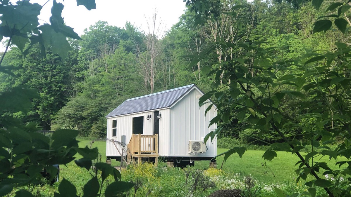 Beaver Dams Cabin | Tiny home on wheels nestled between Corning and Watkins Glen, NY