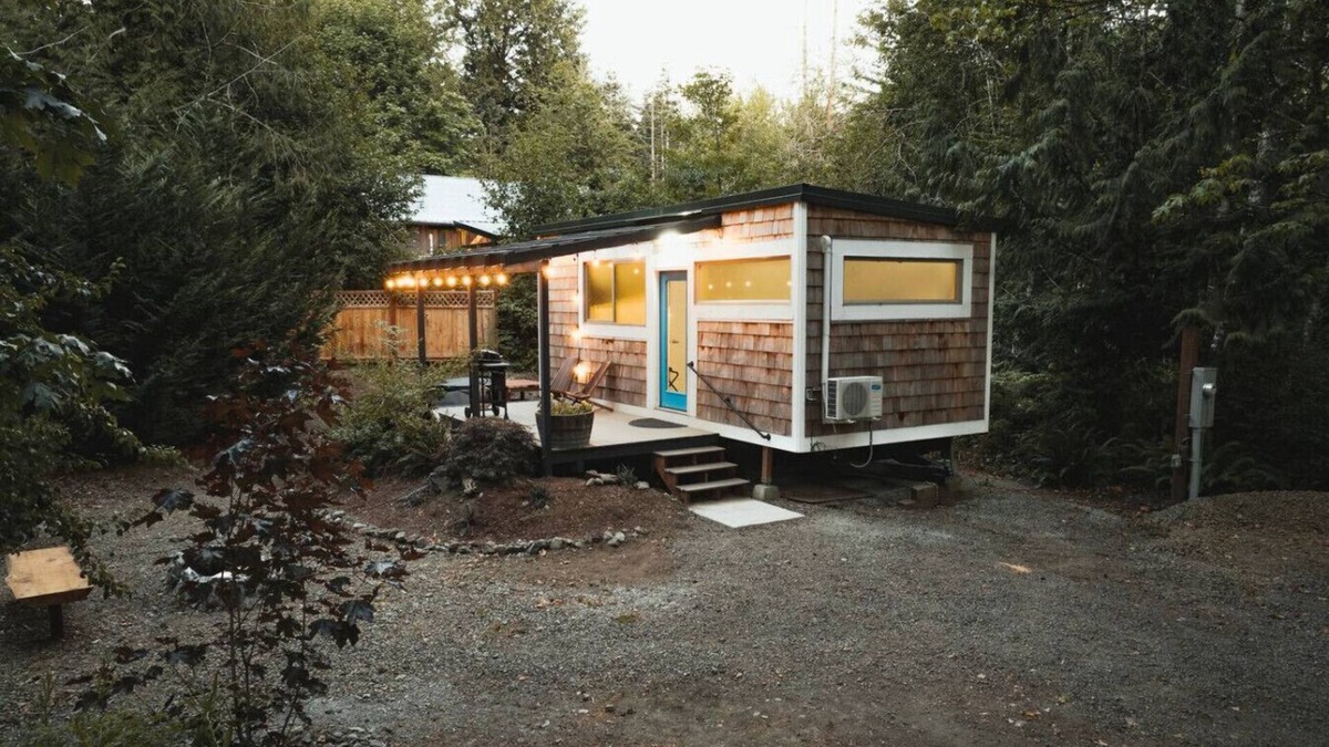Lewis County House | Tiny Home w/Hot Tub-Fire Pit-AC