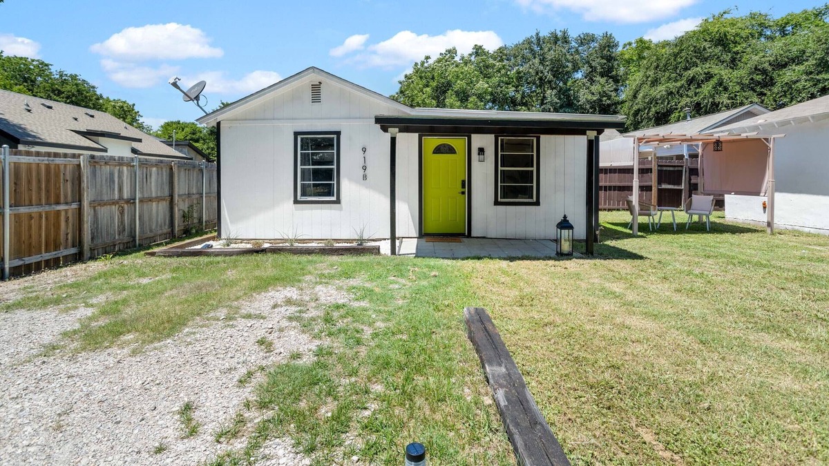 Lancaster Cottage | Tiny Home w/ Private Yard & Parking, Pet Friendly, 15min to Downtown Dallas