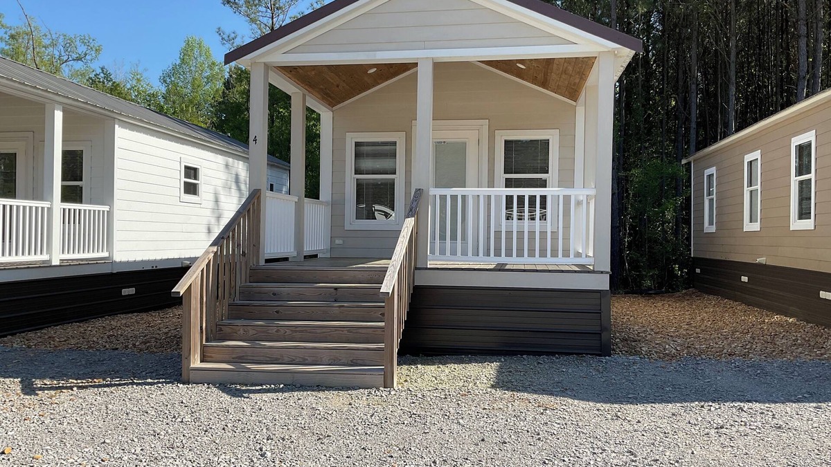 Pearl River House | Tiny Homes for Rent, minutes to the Casino, Golf Course & Water Park