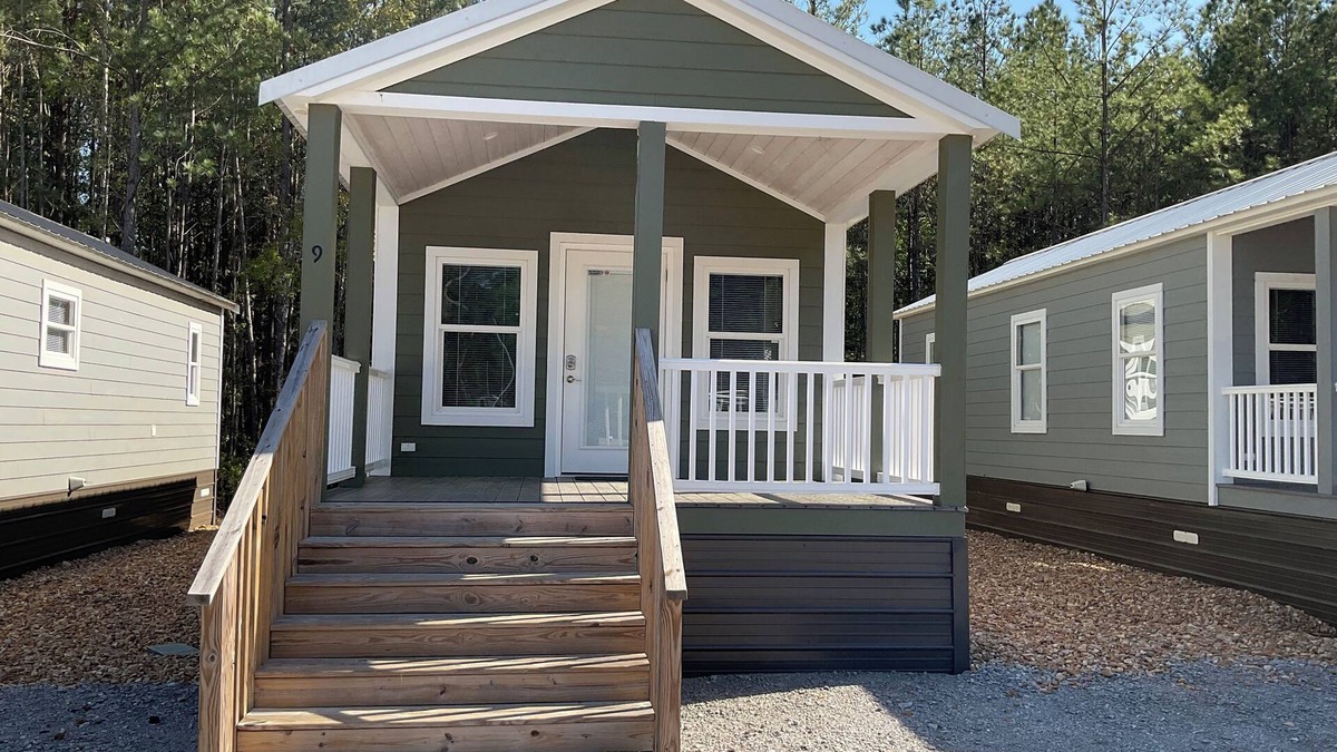 Pearl River House | Tiny Homes for Rent, minutes to the Casino, Golf Course & Water Park