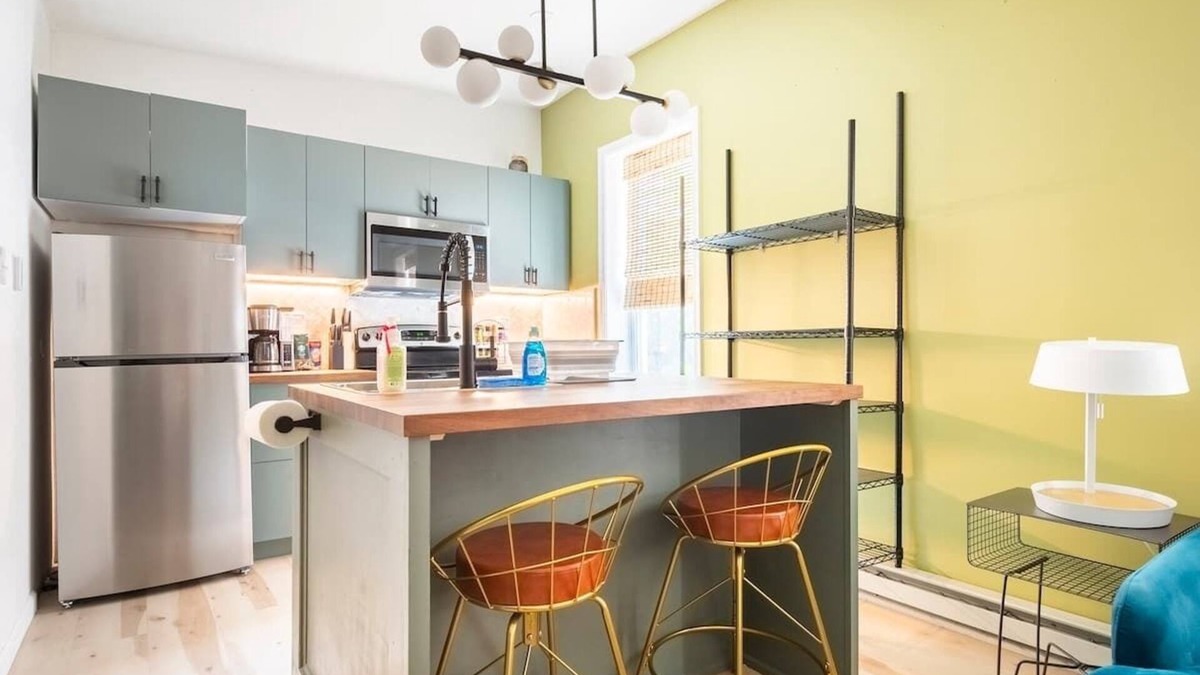 Wilmington House | Tiny House Apt in Little Italy w OffStreet Parking