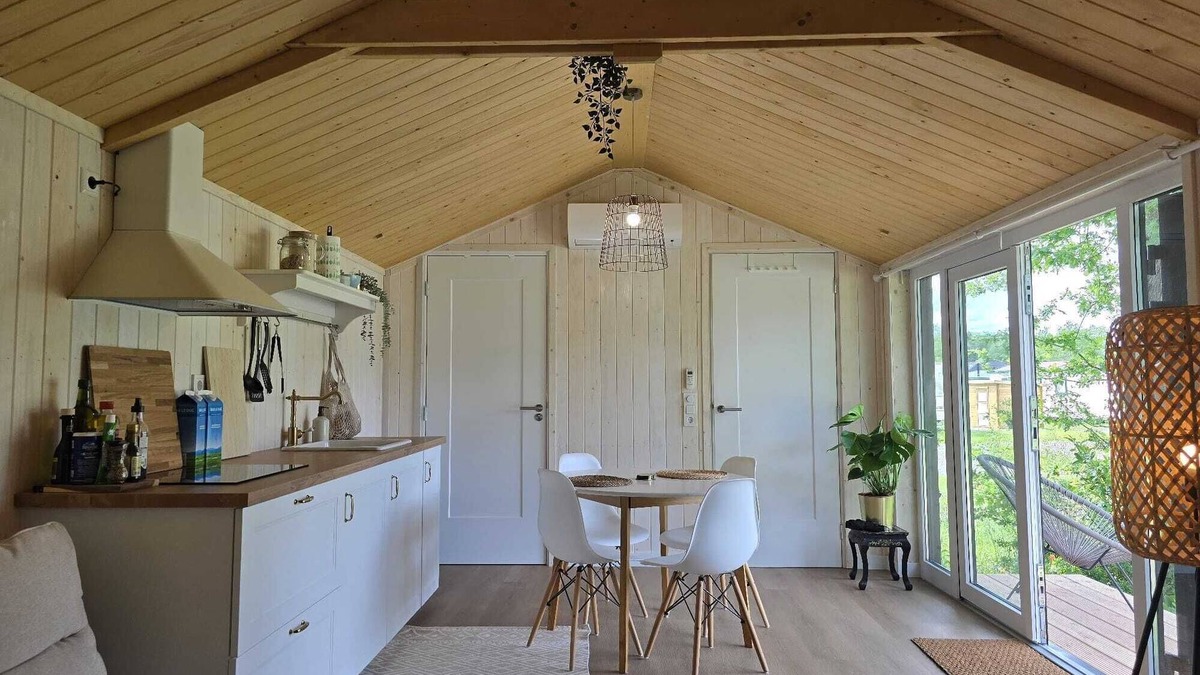 Hoogersmilde Ski Chalet | Tiny House Drents-Friese Wold with terrace and parking lot