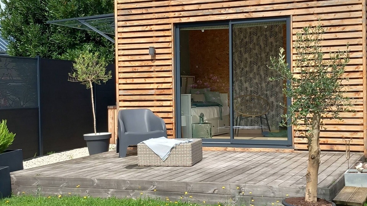 Savigne-lʼEveque Ski Chalet | Tiny House en Bord de Rivière - à 10 min de la Ville du Mans. Animaux Acceptés