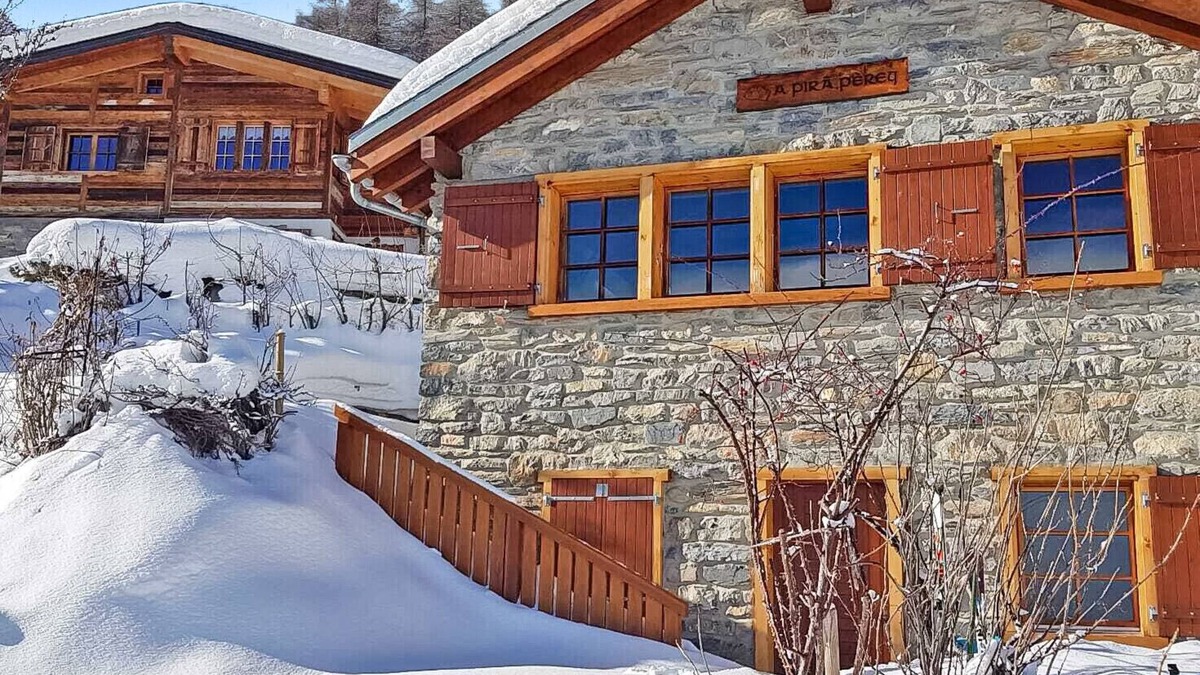 Monteiller Ski Chalet | Tiny House facing the Alps - Ski in and out