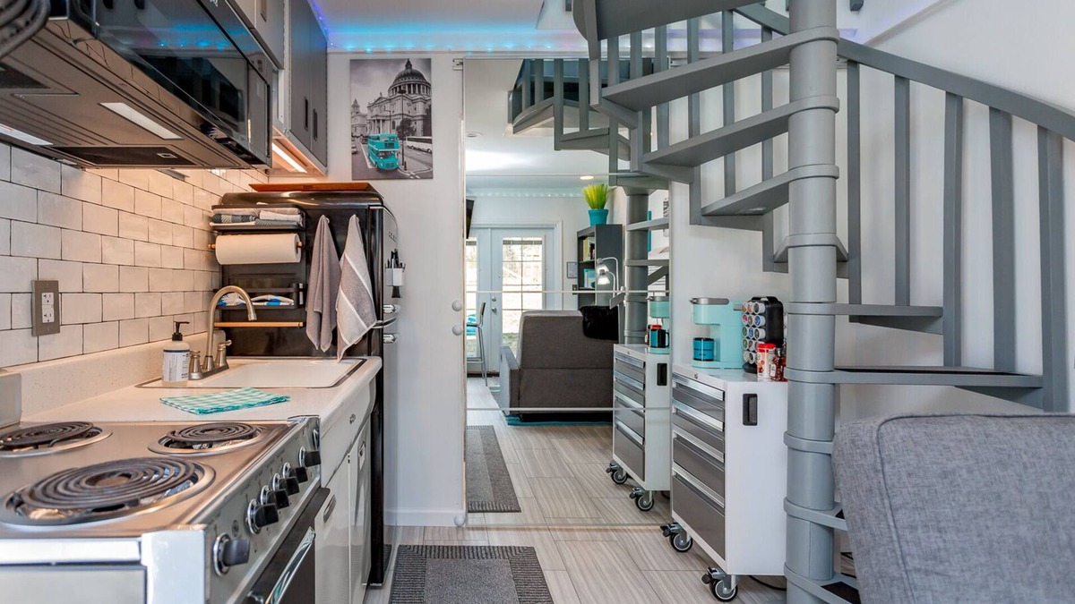Waynesboro House | TINY HOUSE+fun+luxe+mod+EV charger+Fast Wifi+W/D+kitchen