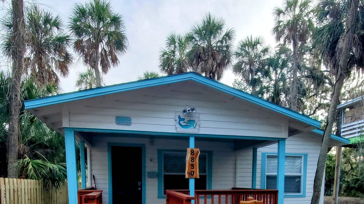 Aripeka House | Tiny House Getaway on the Nature Coast - Perfect Escape for 2