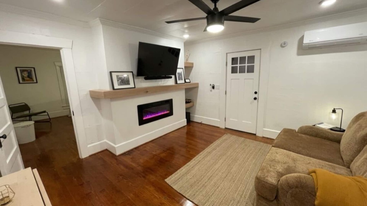 Norfolk House | Tiny House Near Beach & Naval Base - Privacy Fence