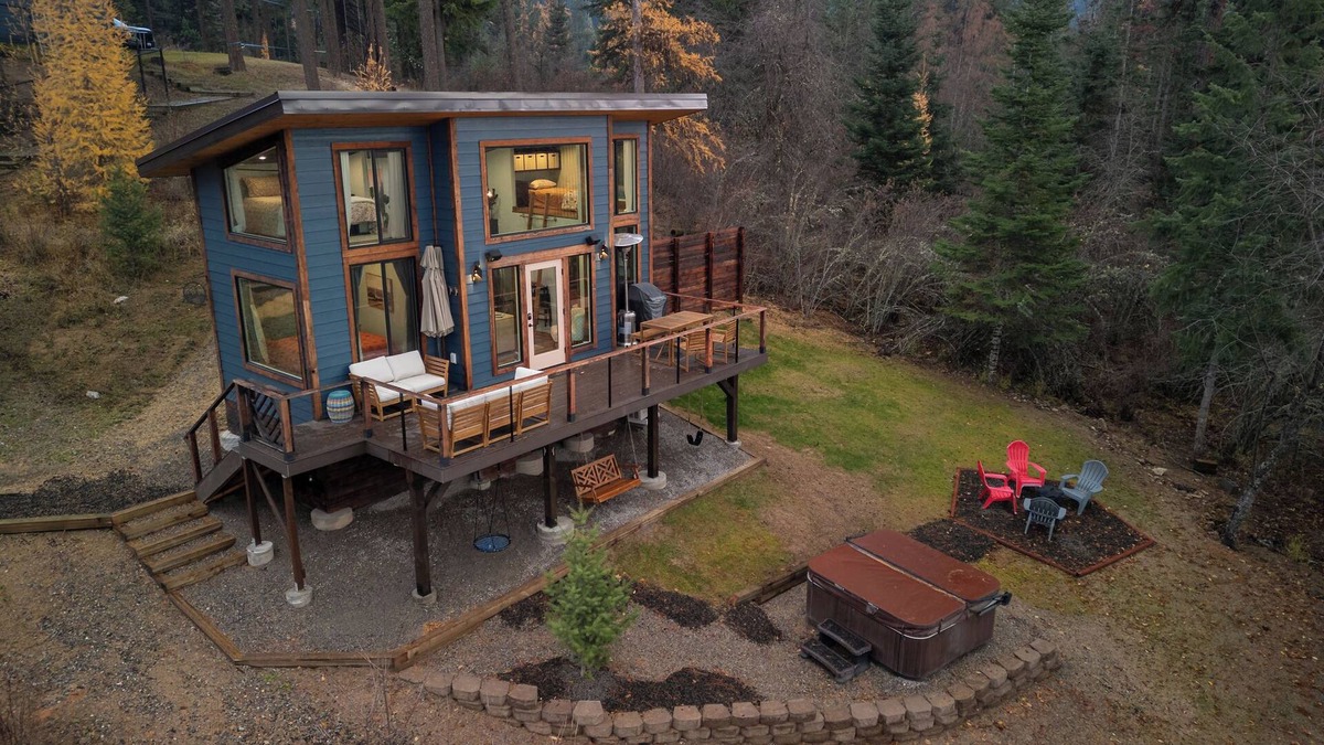 Hayden Lake House | Tiny House on Hayden Lake with beach access and hot tub