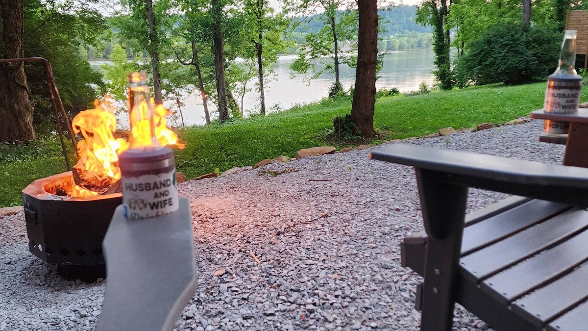 Bentonville Cabin | Tiny house on Ohio River cozy, relaxing, peaceful, fishing, kayaking, w/hot tub
