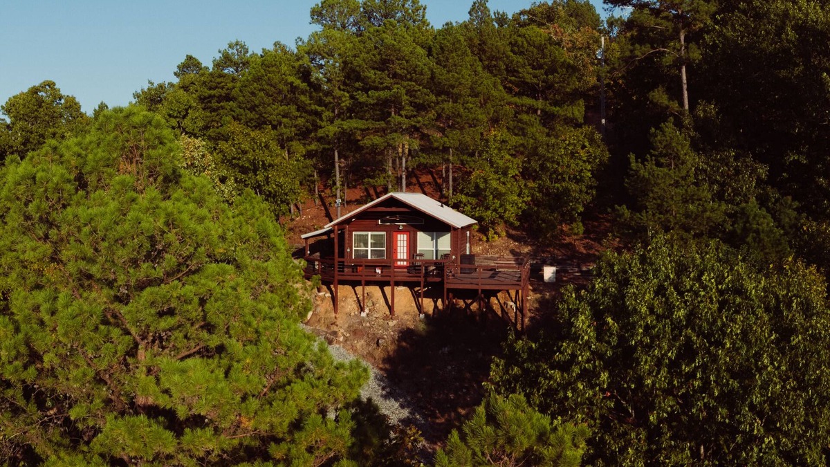 Clayton Cabin | Tiny House With a Million Dollar View (Oka Chukka)
