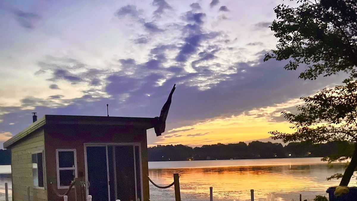 Shipshewana Boat Rental | Tiny Houseboat