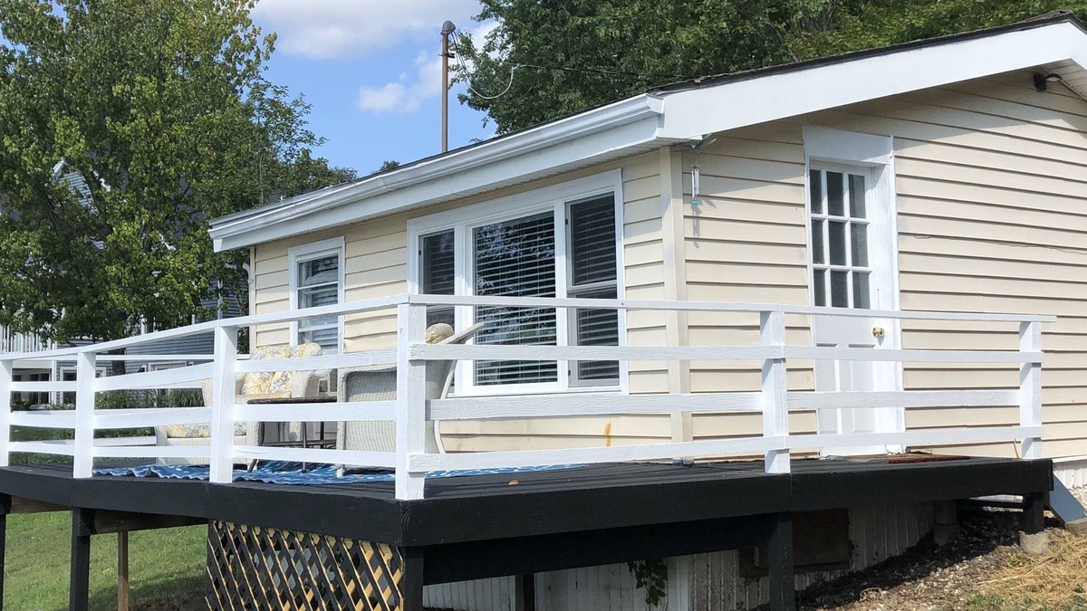 Middlefield Apartment | Tiny Lakefront Cottage!