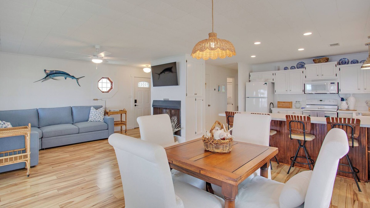 Ochlockonee Bay House | Tiny Tides Waterfront Cottage