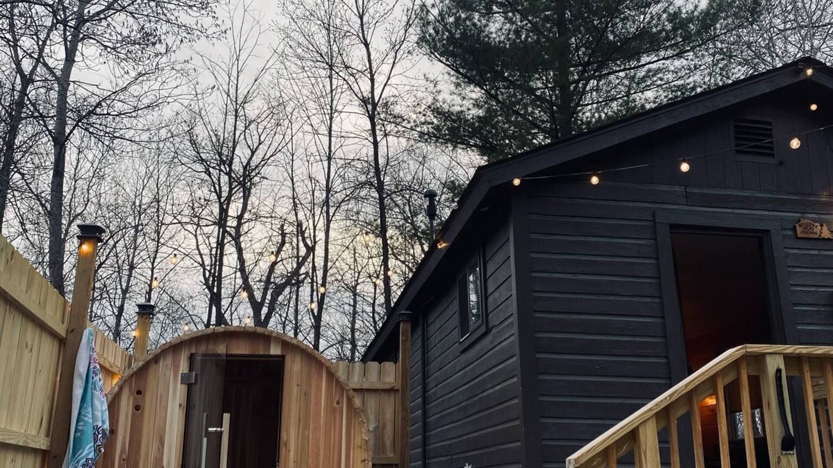 Cushing Cabin | Tiny Timber, tiny cabin with a Scandinavian flair! Sauna & plunge tub!