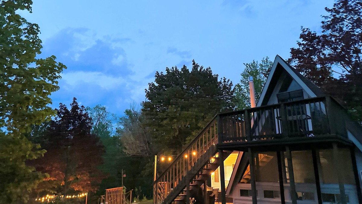 Plympton-Wyoming Cottage | Tiny Treasure/River/Beach/Paddleboard/Bikes/BBQ/Firepit